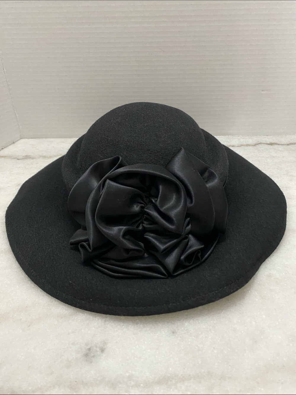 Vintage Georgette Black Felt Cloche Hat Satin Rosette Wide Brim - Picture 6 of 11